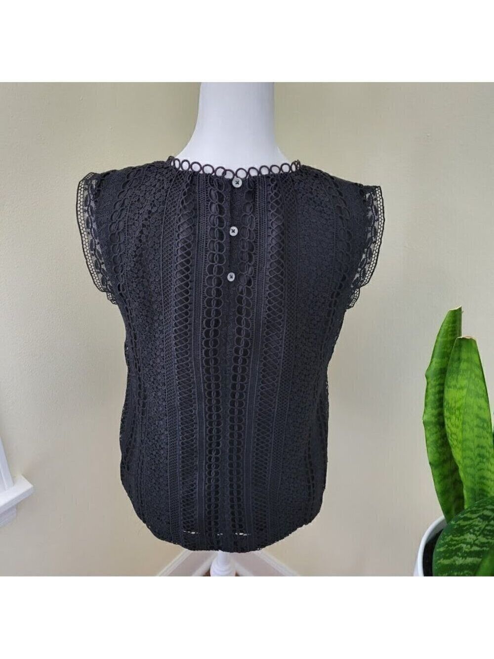 J. Crew Sleeveless Lace Blouse Lined Overhead Black Top Women's Size 0 - Picture 4 of 15